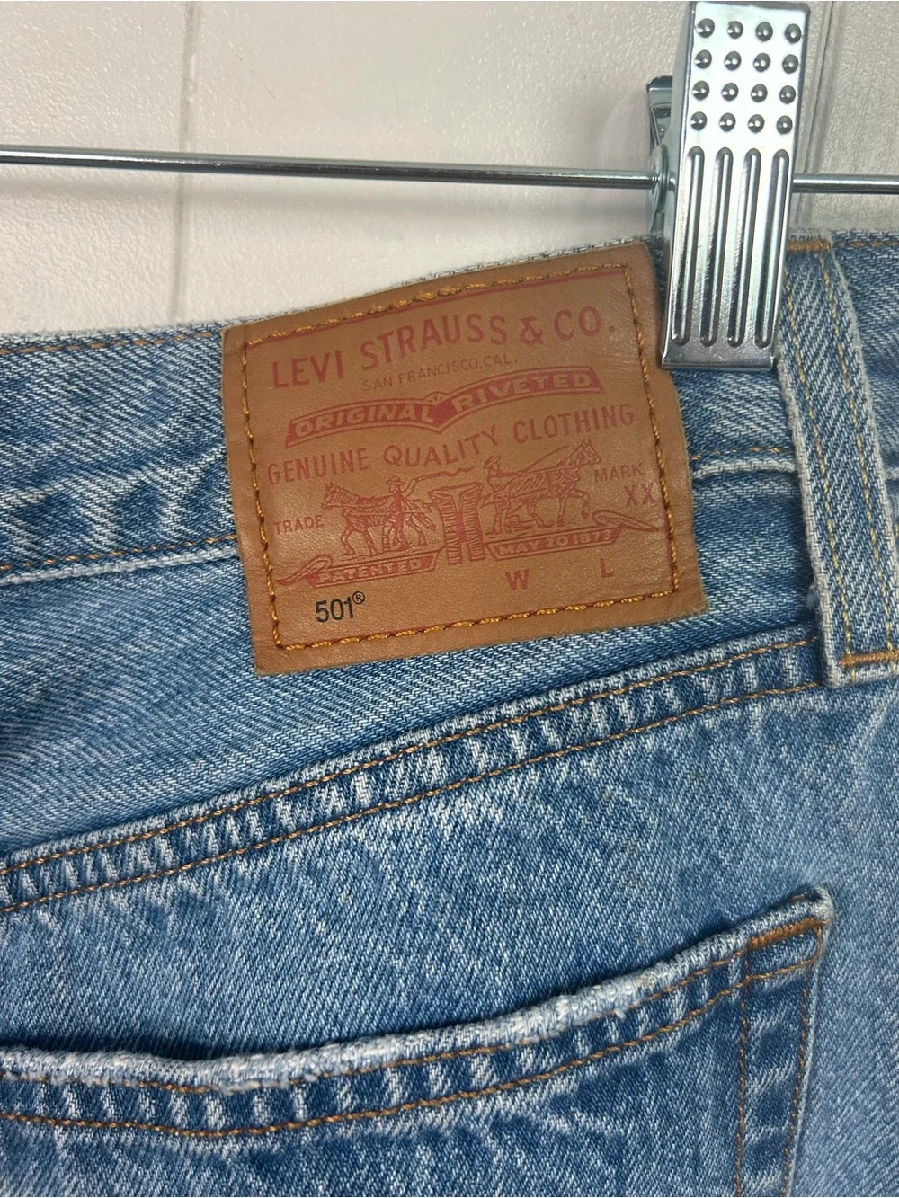 Levi’s 501 Cropped Ankle High Rise Light Wash Frayed Jeans size 31 32 Cotton - Picture 8 of 13